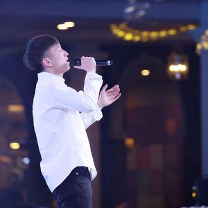 美女想玩逼逼下载视频
