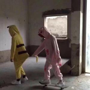 美女想玩逼逼下载视频
