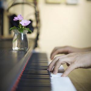 美女想玩逼逼下载视频
